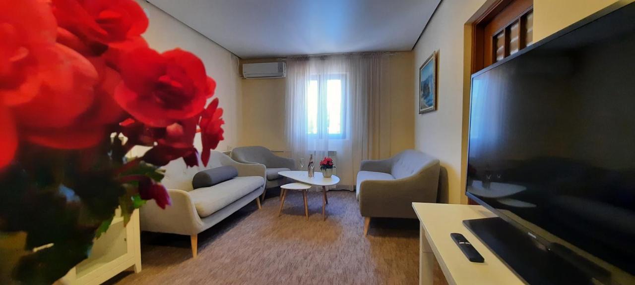 Ambassador Apartments Petrovac Exterior foto